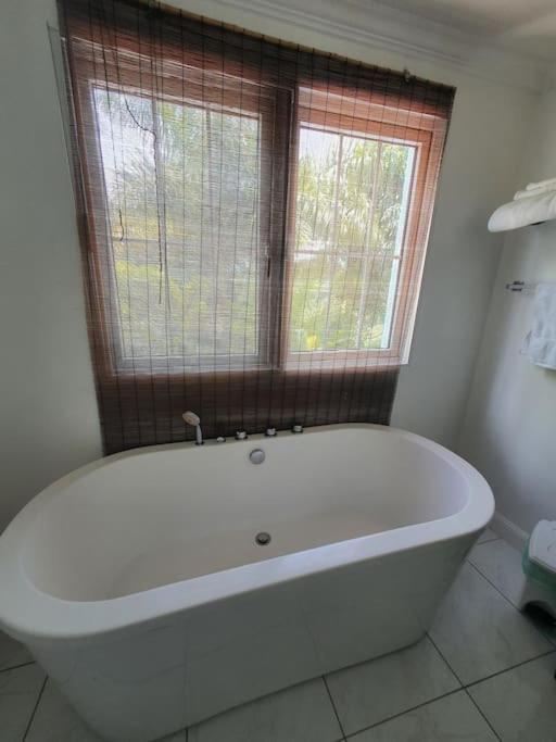Townhouse By The Bay, Little Bay Country Club ,Negril Villa Orange Bay Ngoại thất bức ảnh